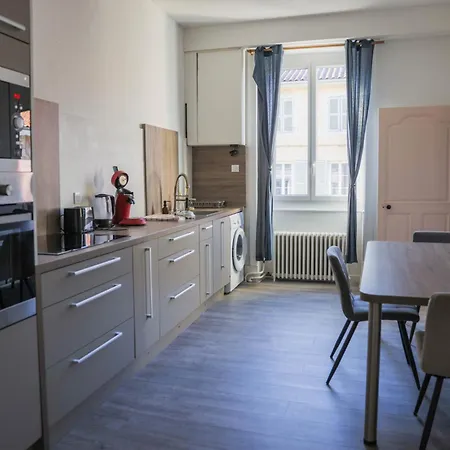 Les Haussmanniens