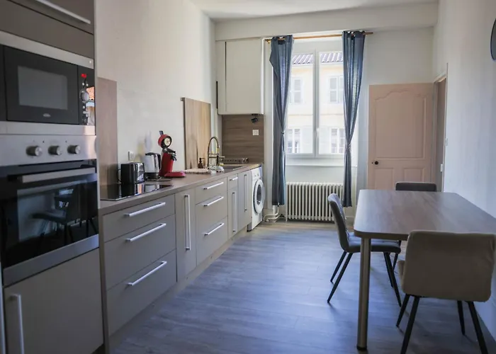 Les Haussmanniens